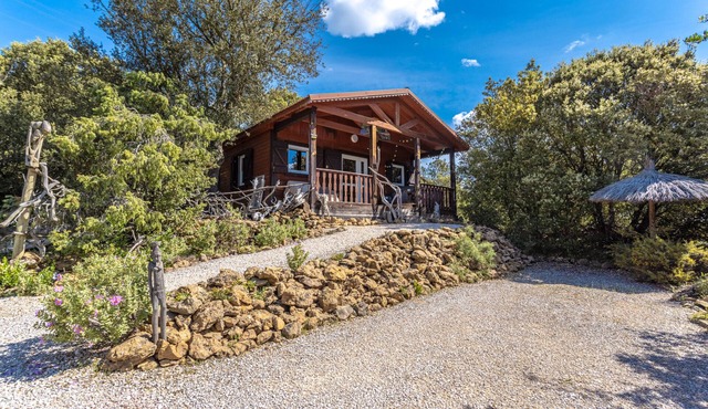 Chalet 'Afrique' with Mountain Views, Shared Pool, and Private Terrace