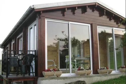 Chalet accueillant à Égliseneuve-des-Liards avec jardin