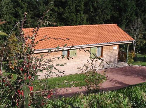 Chalet accueillant avec terrasse et 2 chambres dans les Monts de la Madeleine - FR-1-496-239