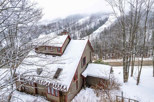 Chalet Across from Holiday Valley Walk to Lifts
