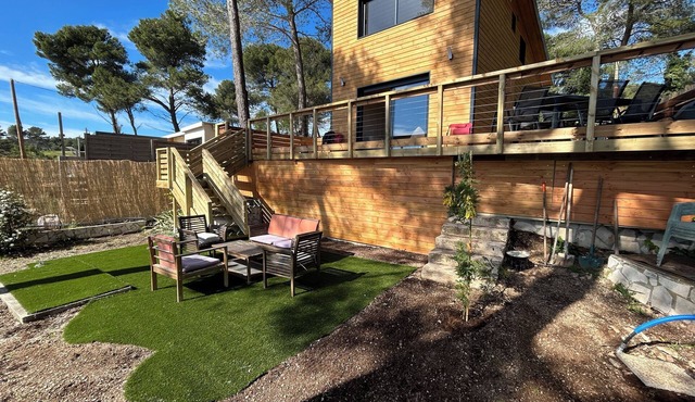Chalet Ali Le Castellet. Exceptional panoramic view of the hills.