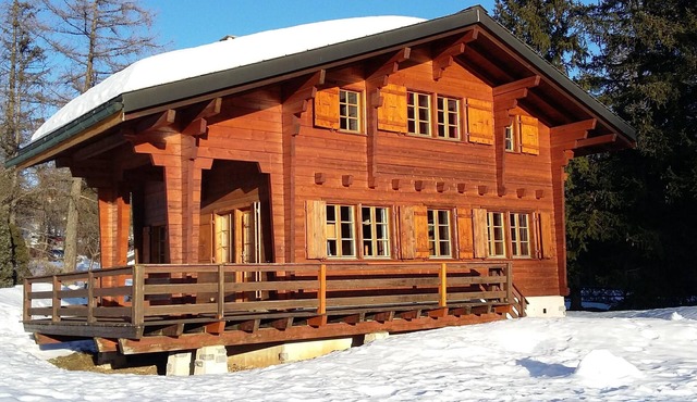 Chalet all in wood, nature, crazy charm, 1.5 km from Crans Montana.