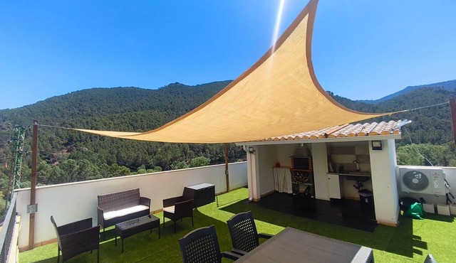 Chalet 'Alojamiento Rural El Lentisco' with Mountain Views, Wi-Fi & Air Conditioning