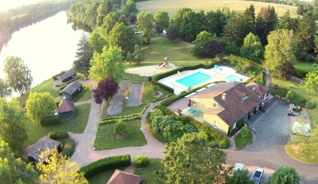CHALET ALONG LAKE, GREEN PERIGORD, pool, quiet and perfect rest.