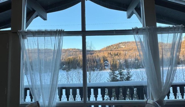 Chalet Alpin Suisse Au Bord Du Lac
