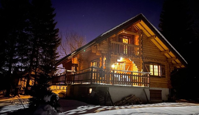 Chalet and gîtes les hirondelles 16 people on the heights of the Haut-Jura.