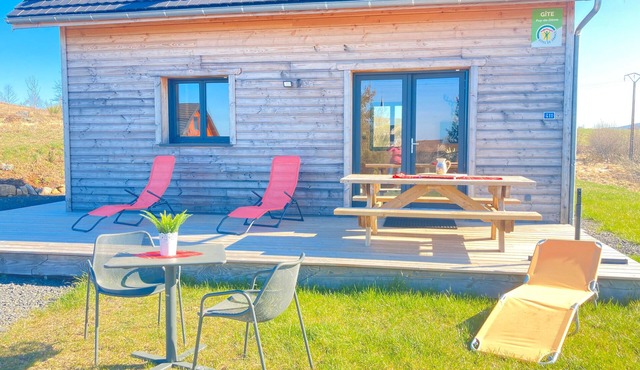 Chalet 'Artense Lodge' with Mountain View, Wi-Fi and Air Conditioning