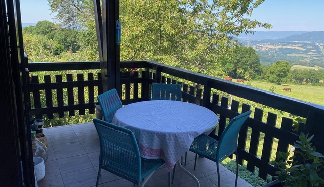 Chalet at 800 m, 30 minutes from Annecy and Geneva and 45 minutes from the Jura mountains.