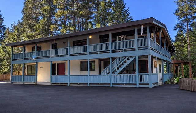 Chalet at Donner Lake - 4 Bedroom/3bath. Monthly during the summer and Holidays.