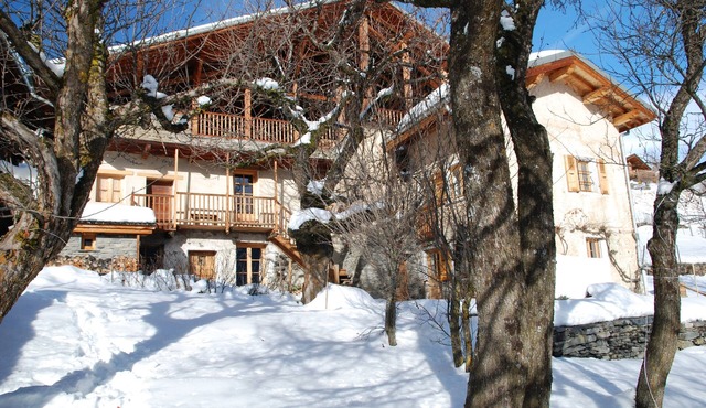 CHALET at 1200m altitude, facing south, quiet and spacious
