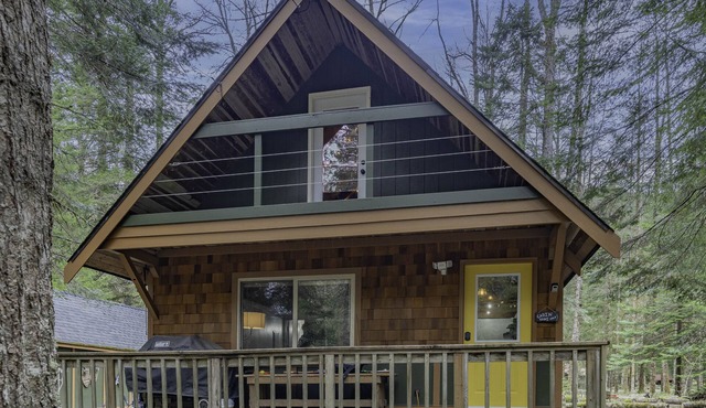 Chalet at Mt. Rainier Entrance with Hot Tub-EV Charger