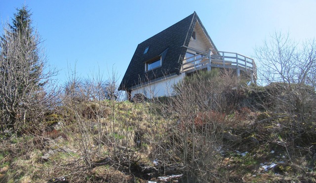 Chalet at the foot of the slopes with panoramic views of the Auvergne mountains