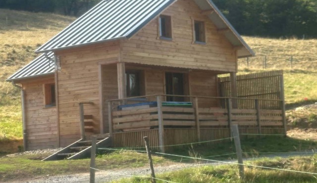 Chalet at the foot of Puy Mary with jacuzzi