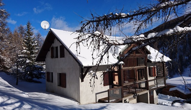 Chalet at the foot of the slopes and 5 minutes from shops and ski school