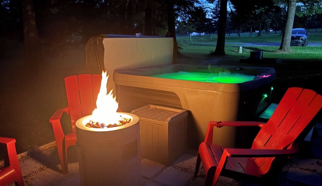 Chalet at Thunder Bay Hot tub Pontoon Boat Pet friendly