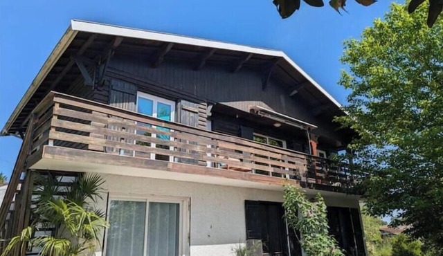 Chalet au Bord des Vignes - Warm stay with Large Balcony and Nature