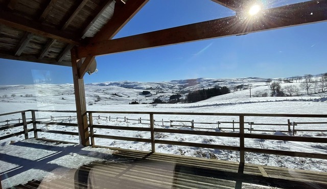 Chalet au Calme Avec vue sur les Monts du Cézallier