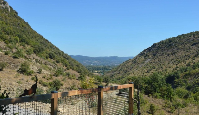 Chalet au Calme Sous 2 Chênes Avec vue sur la Vallée et Piscine
