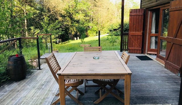 Chalet au Milieu de la Forêt Avec lac à Proximité