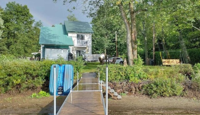 Chalet Au Quai des 3 Lacs. Waterfront with SPA at Val des Sources.