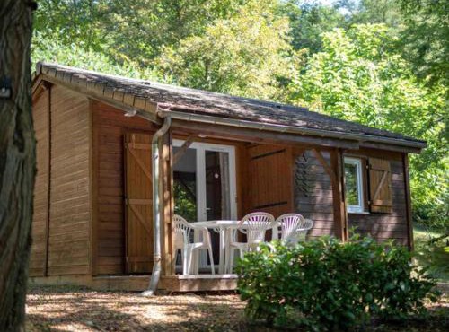 Chalet avec Terrasse à Sauveterre-de-Rouergue, 2 Chambres, Équipements Complets - API-1-52-410