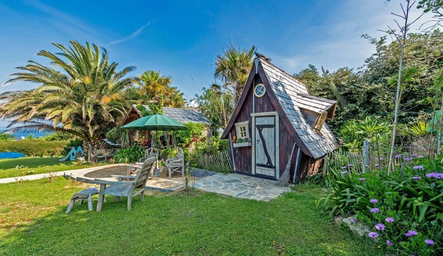 Chalet 'Avec Jardin Vue Mer 100m' with Sea View, Private Terrace and Private Garden