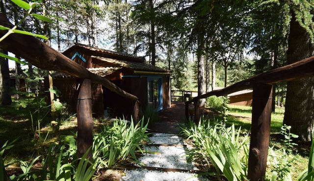 Chalet avec piscine au Domaine du Lac de Goulens