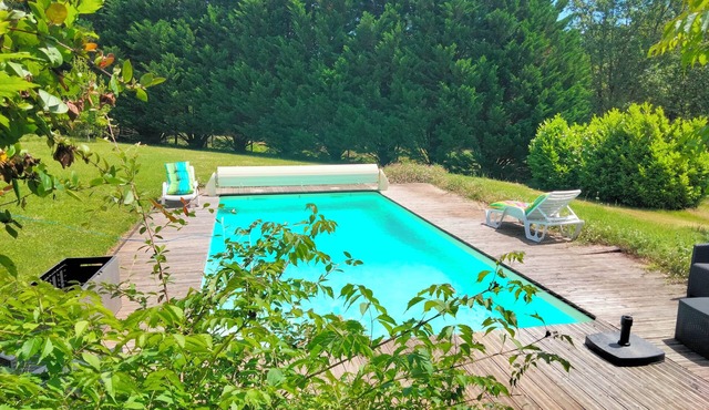 Chalet avec piscine privative. Animaux acceptés