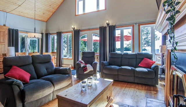 Chalet avec spa au bord du Lac-Saint-Jean #306268