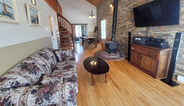 Chalet avec spa et vue sur la rivière Jacques-Cartier