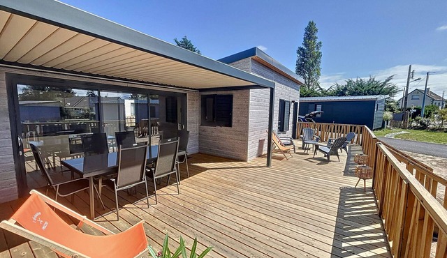 Chalet avec Terrasse, 6 Couchages et Piscine Chauffée à Proximité de la Plage