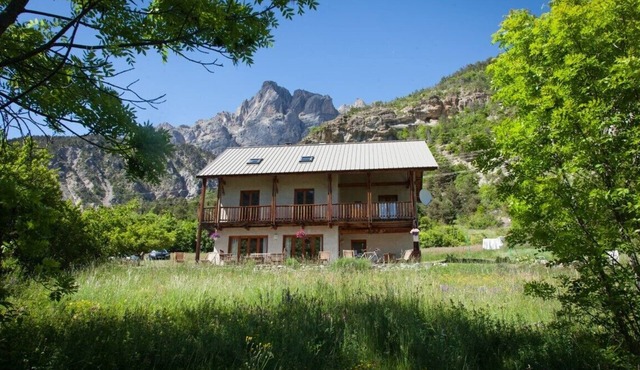 Chalet Avec Vues a 360 Degree sur les Montagnes Environnantes