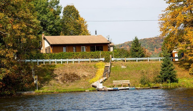 Chalet Béatitude - Waterfront, SPA, Games Room, Wifi and more
