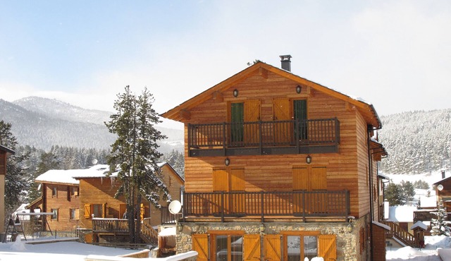 Chalet "BeauBois" in Lovely Historic Formiguères - Winter & Summer - (Sleeps 6)