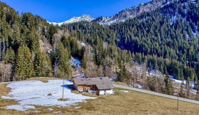 Chalet "Beaufortain La Pachna" – Family-Friendly Retreat with Garden and Parking