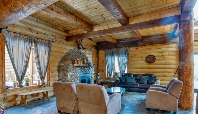 CHALET BEAVERS POND INSIDE POOL