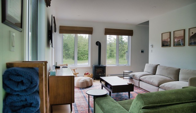 Chalet Bèlkay |1h from Montreal |Lake, Hot Tub, outdoor firepit, family friendly