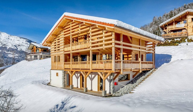 Chalet Belle Cour - Manigod ski base for 10, mountain views - OVO Network