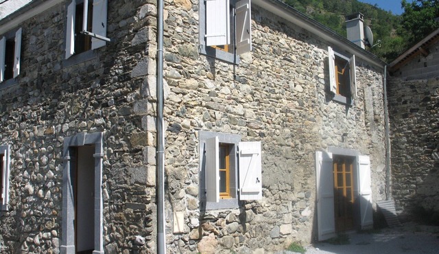 CHALET BERGERIE 10Pers OSSAU PYRENEES 5MN LARUNS PROX 3 STATIONS Terrace Garden