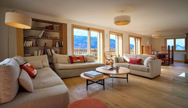 Chalet Biola Vu - Family-friendly chalet with superb views - OVO Network