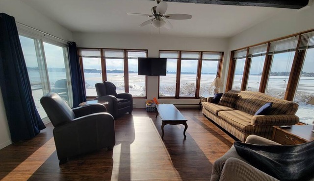 Chalet Blü- intime sur le lac avec spa et de nombreux équipements!