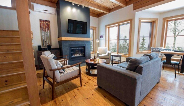 Chalet Bleu 55: Hot Tub, Views, Games & BBQ