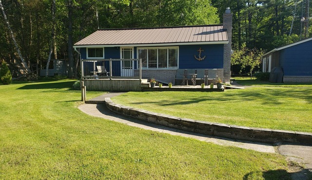 "Chalet Bleuet" - Enjoy this cozy, 4 season cottage near Port Franks beach!