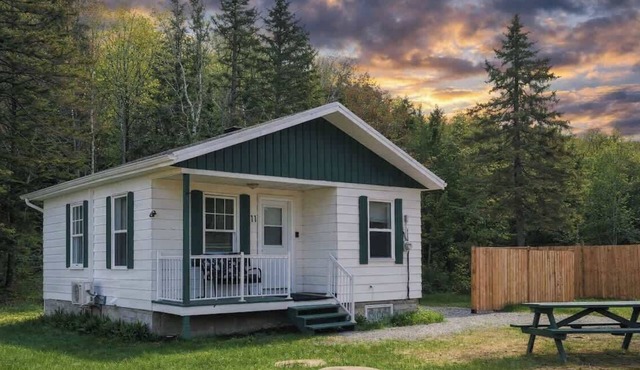 Chalet Boho - Charlevoix, Spa, Firepit and BBQ