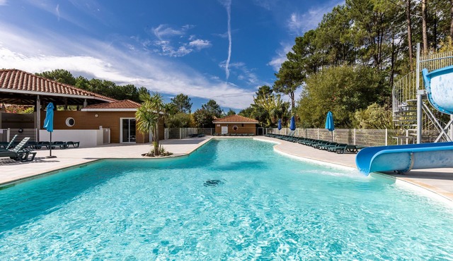 Chalet 'Bois lac de Biscarrosse' with heated Pool, Private Garden & Wi-Fi