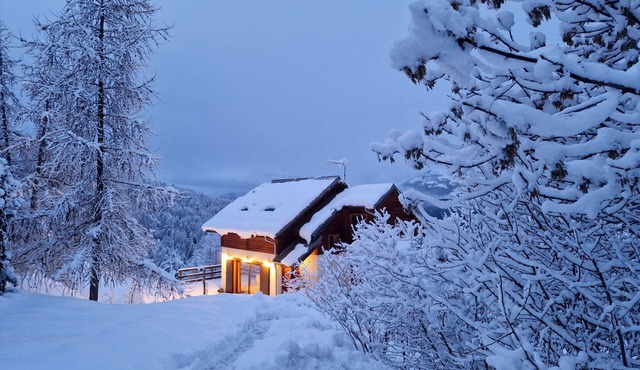 Chalet bois le Sauze, 12 pers, ideally located, self-contained, 360° view over the valley