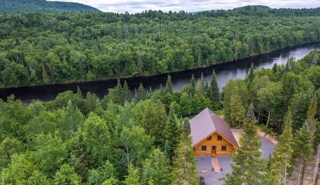 Chalet bois rond aux paysages uniques avec spa!