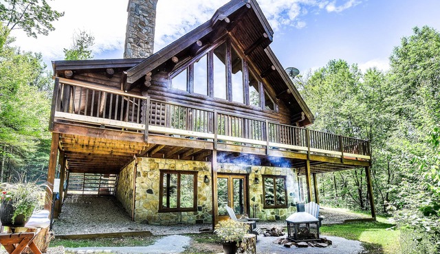 Chalet Boreal - Private Hot Tub, Lake, Kayaks, Pool Table, Incredible Retreat!