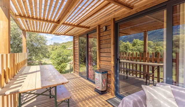 Chalet 'Canada' with Mountain Views, Shared Pool and Private Garden