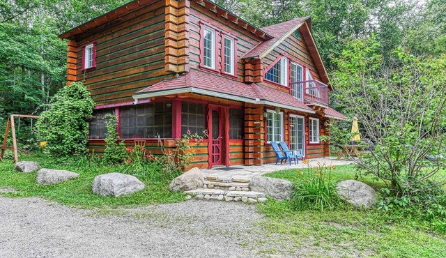 Chalet LeSuisse-Beautiful Mountain Views, Spa, Nature